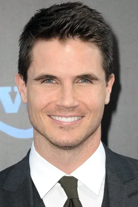 Robbie Amell